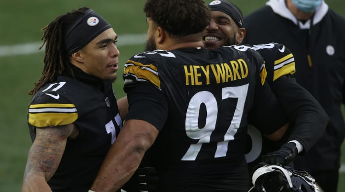 nfl-pittsburgh-steelers-celebrate-win